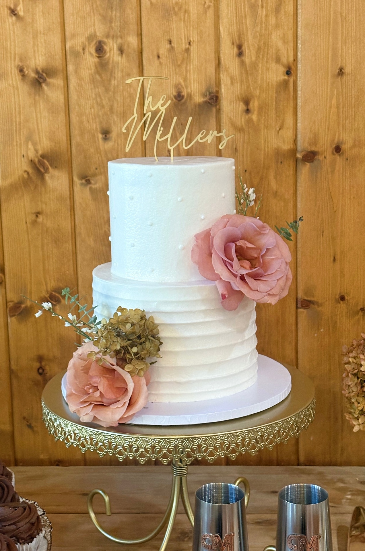 Elegant wedding cake with pink roses